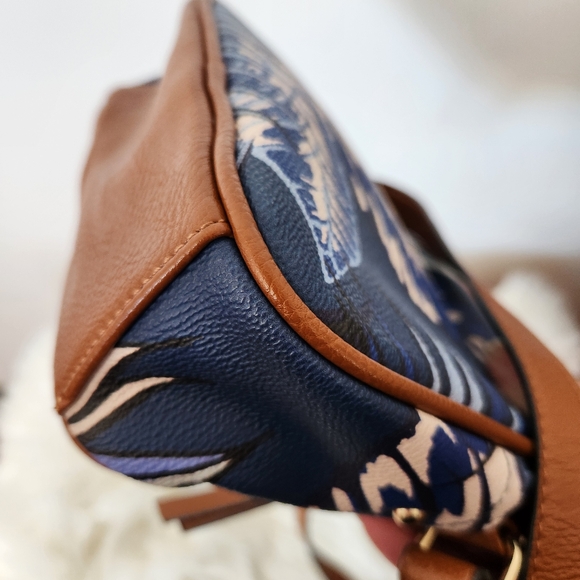 Nanette Lepore Blue Tropics Camera Bag - Picture 12 of 16